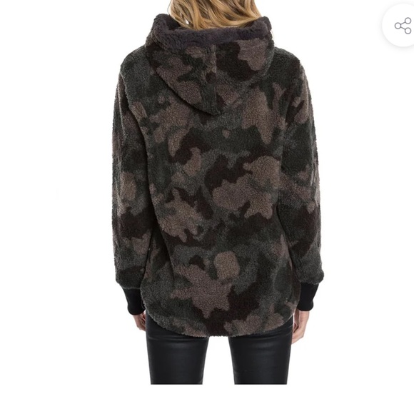 Evereve Dylan Camo faux Sherpa Camo side zip hoodie - Picture 2 of 7